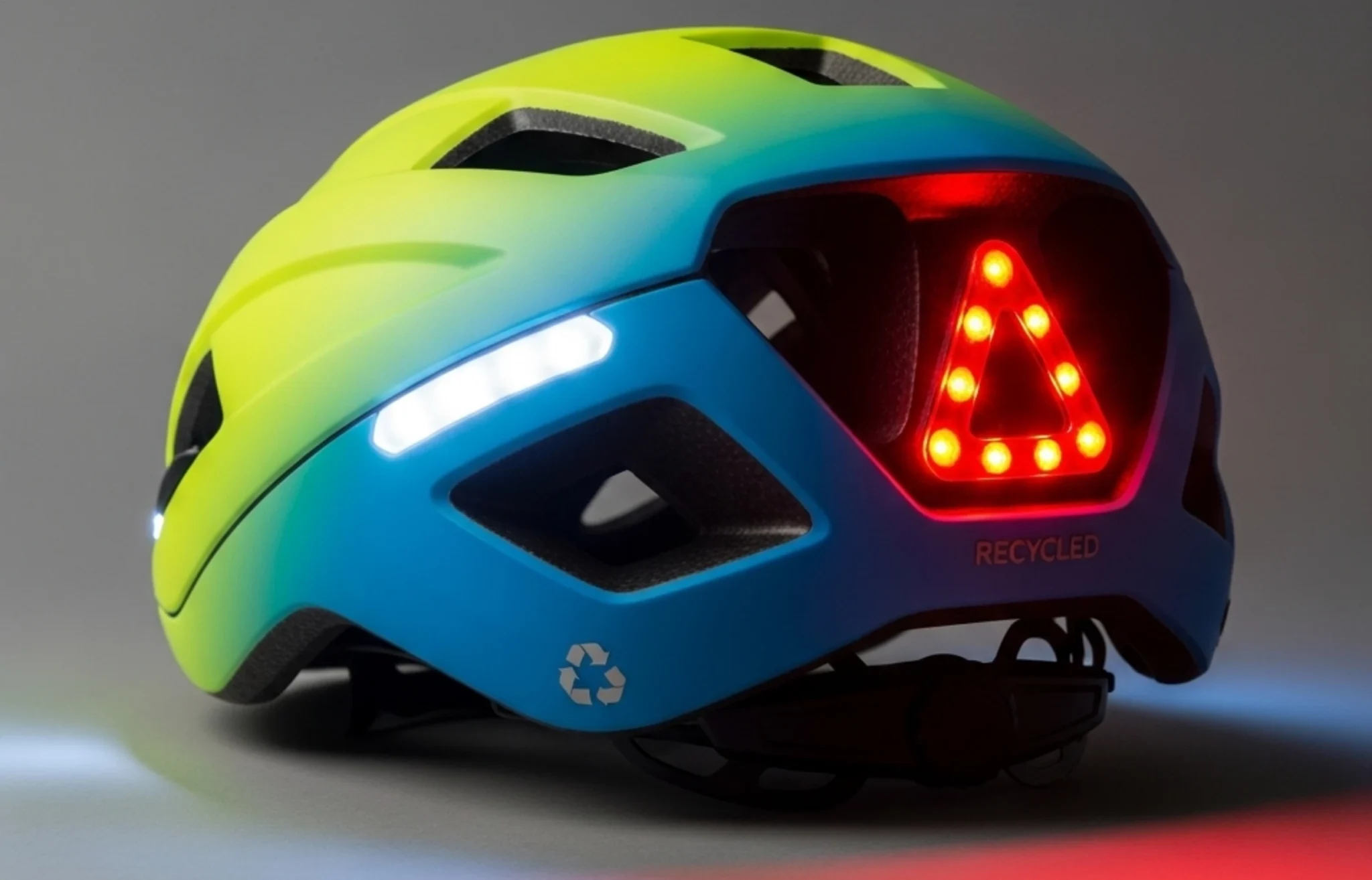 Casco para ciclismo de ruta moderno con luces LED y diseño reciclado Casco para ciclista de ruta Casco para ciclista Cascos para ciclistas
