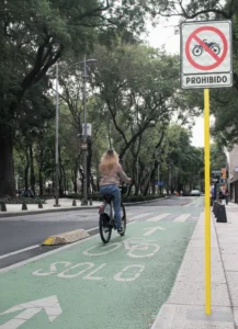 multas por invadir ciclovías multa por invadir ciclovía Multa por invadir carril de bicicletas Multas por invadir ciclopistas en CDMX Multa en Puebla por invadir ciclovía Multas 2025 por invadir ciclovías